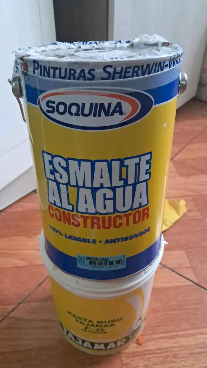 Pintura esmalte al agua Soquina