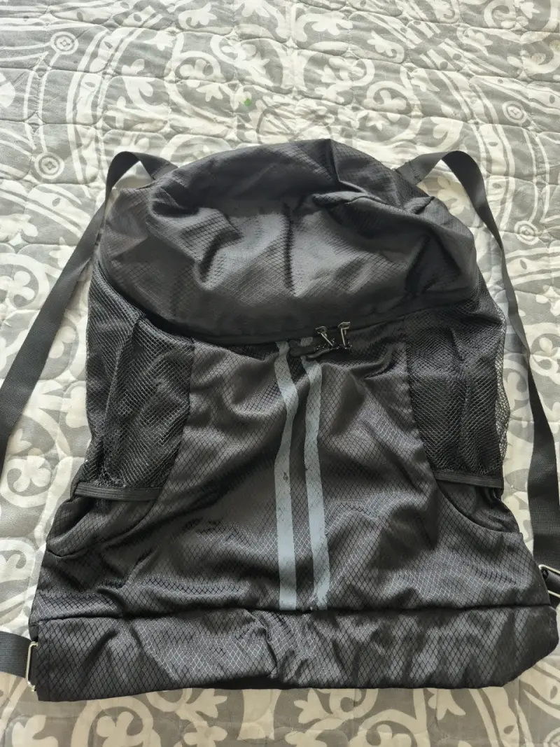 Mochila negra deportiva