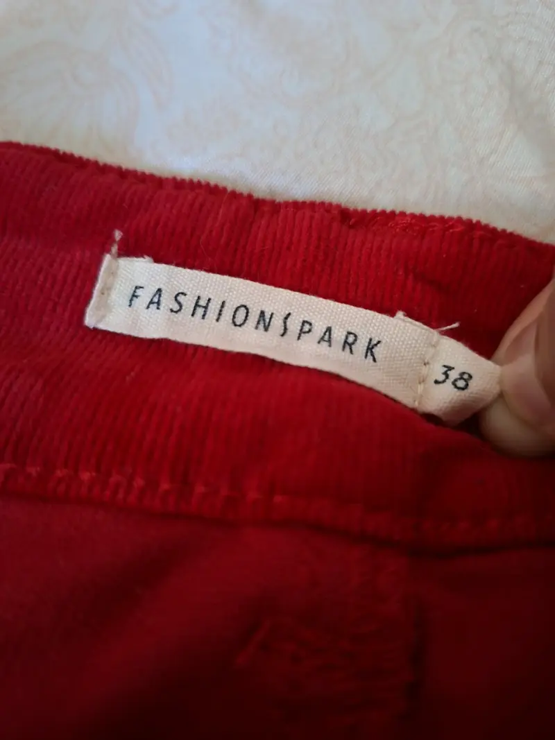 Pantalones rojos acampanados - 2