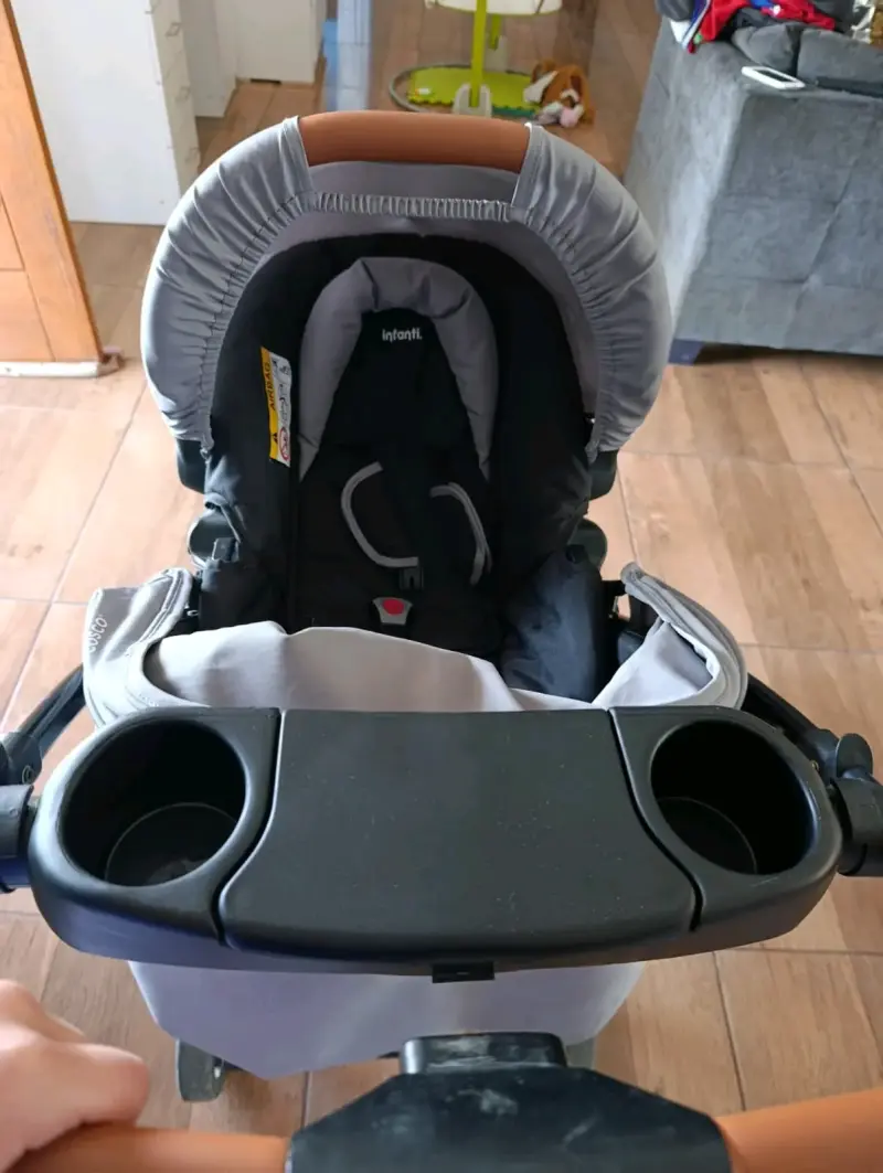 Coche de bebé gris - 2