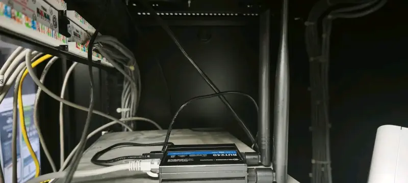 Router Teltonika RUT240 con internet - 3
