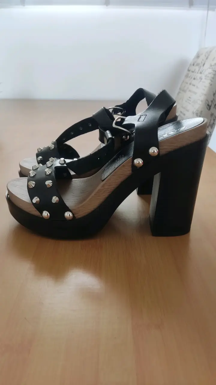 Sandalias Zappa Cuero negras con tachas - 1