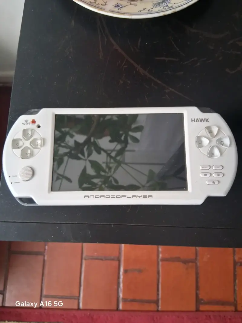 Consola portátil HAWK blanca