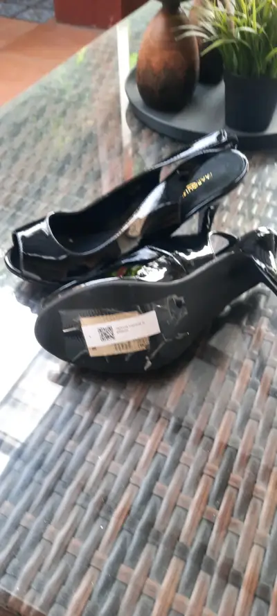 Zapatos de tacón negro brillante - miniatura 3