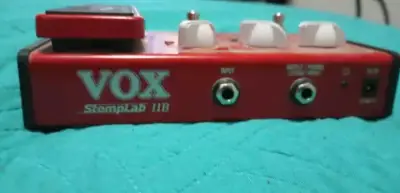 Pedal de guitarra multiefectos VOX rojo - miniatura 3