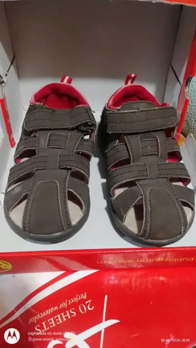 Sandalias infantiles marrón y rojo - miniatura 1