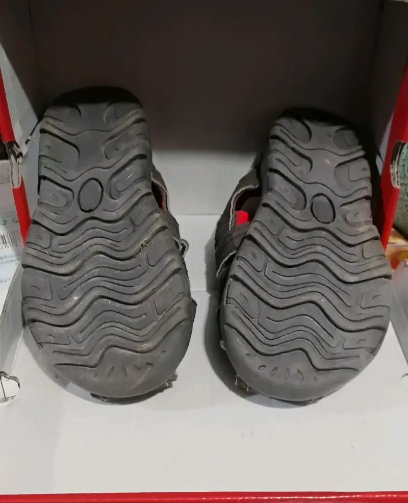 Sandalias infantiles marrón y rojo - 4