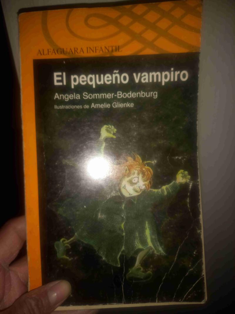 Libro 'El pequeño vampiro' usado