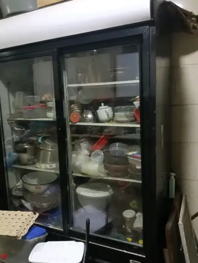 Refrigerador grande de vitrina - miniatura 1