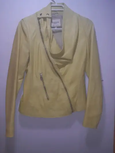 Chaqueta cuero amarillo - miniatura 1