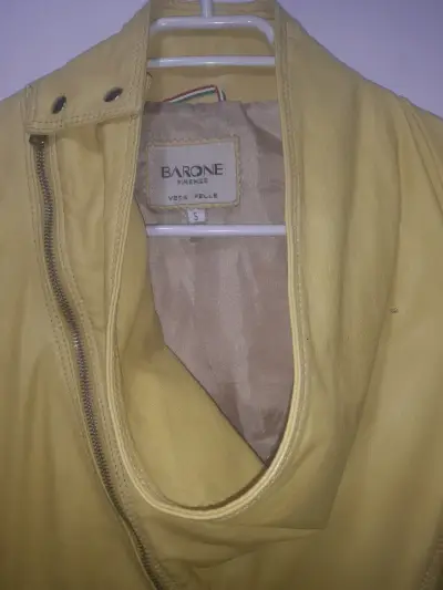 Chaqueta cuero amarillo - miniatura 2