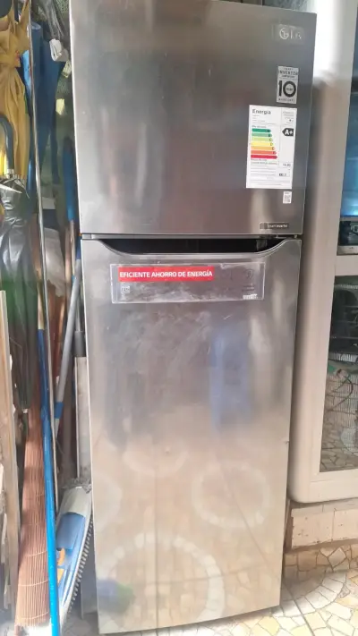 Refrigerador marca LG - miniatura 1