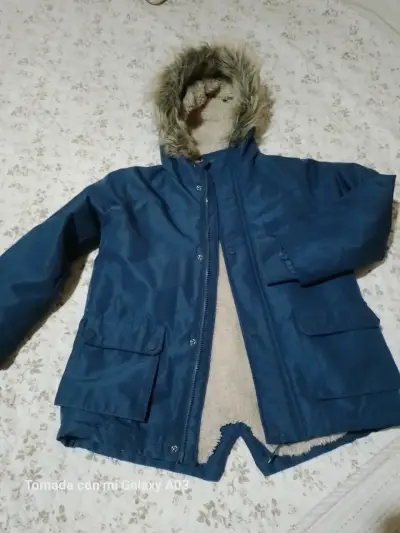 Parka azul con capucha de peluche talla 8 - miniatura 1