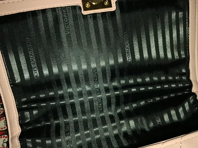 Cartera Victoria Secret beige con cadena dorada - 5