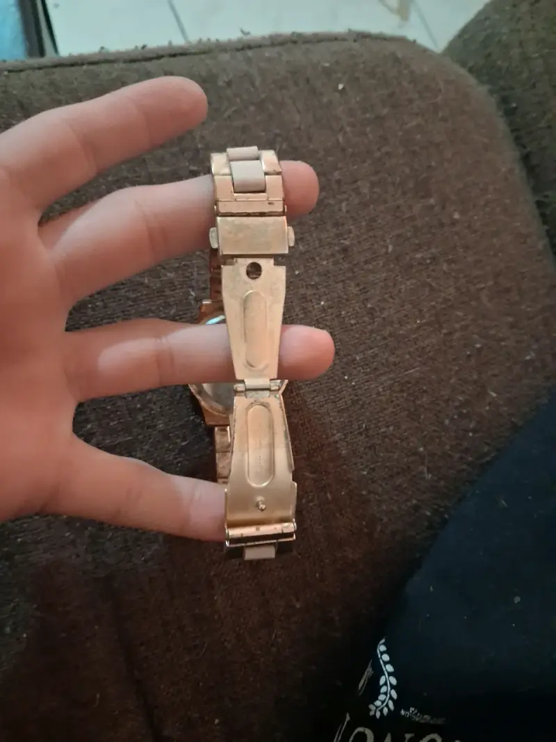 Reloj dorado de pulsera - 2