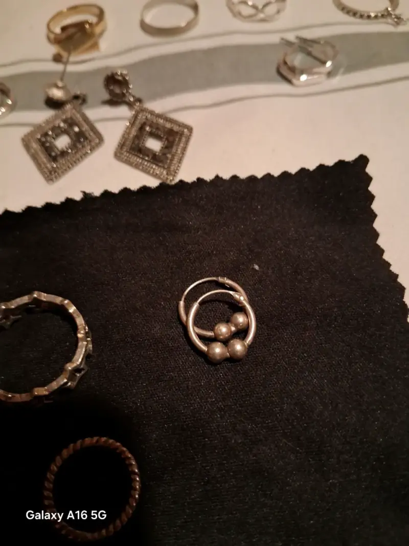 Joyería variada en acero y algo bañada en oro - 1