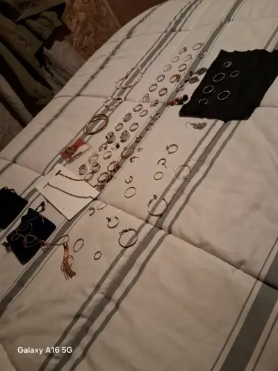 Joyería variada en acero y algo bañada en oro - miniatura 3