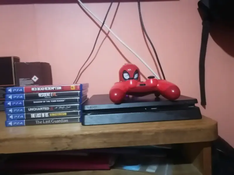 Consola PS4 con juegos y control - 1