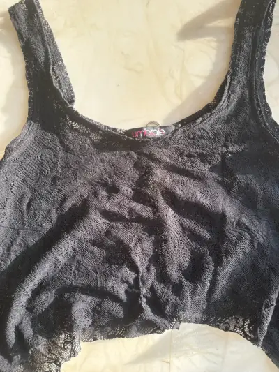 Top de encaje negro - miniatura 2