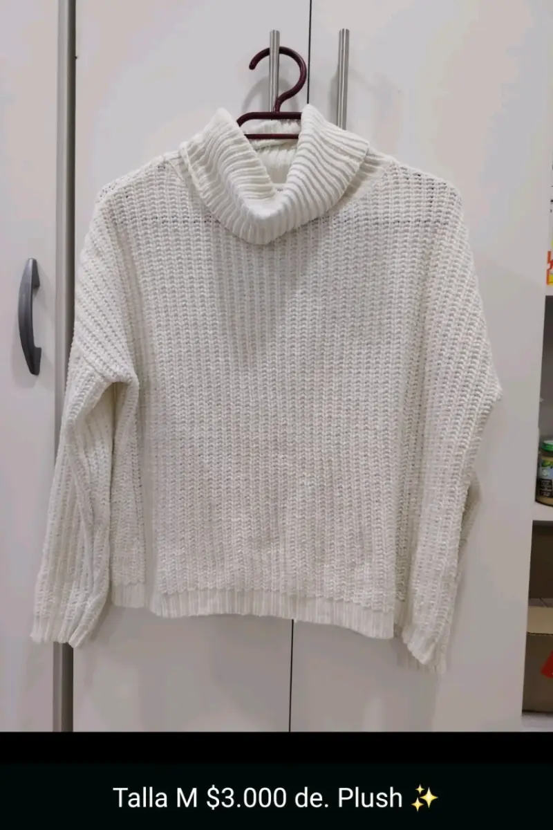 Suéter blanco con cuello alto - 1