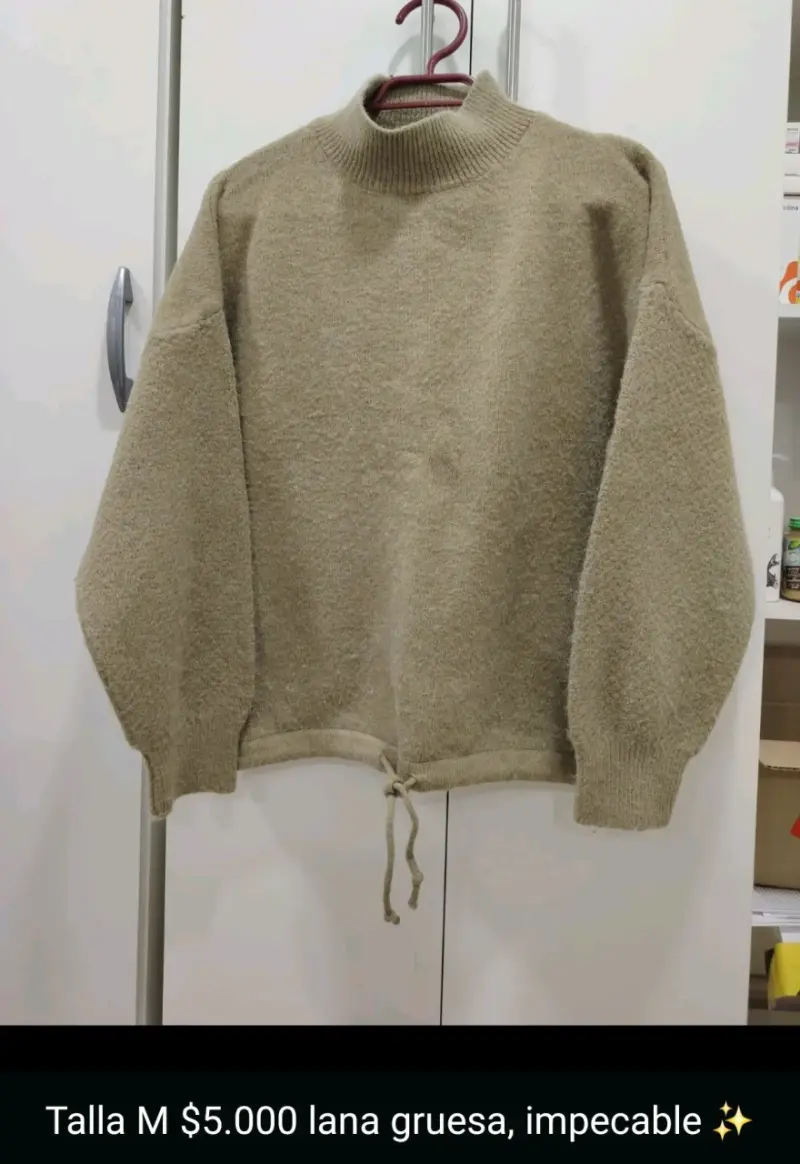 Suéter blanco con cuello alto - 4
