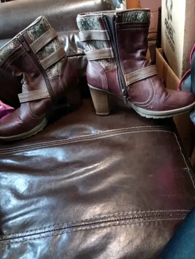 Botines marrones con hebillas mustang - miniatura 4