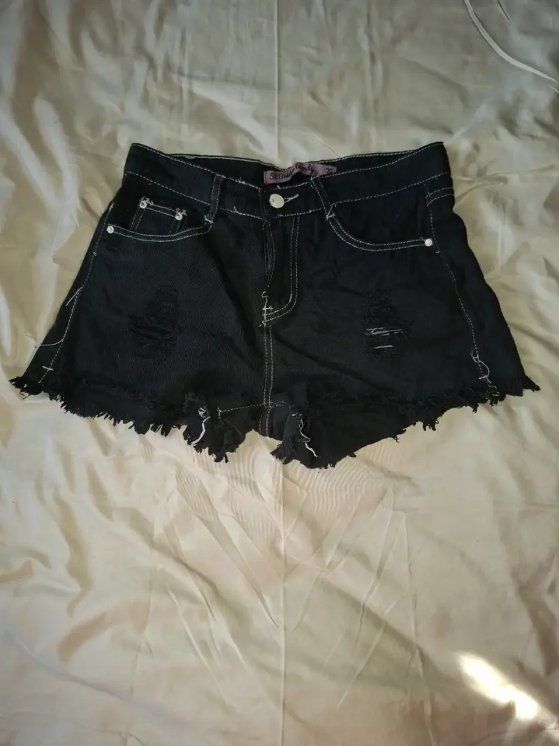 Short negro desgastado - 1