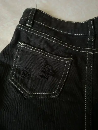 Short negro desgastado - miniatura 3