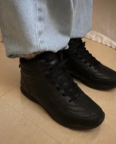 Zapatillas negras urbanas/ escolar - 1