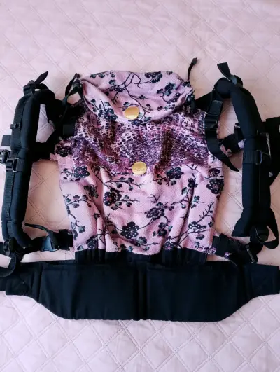 Mochila portabebé ergonómica - miniatura 1