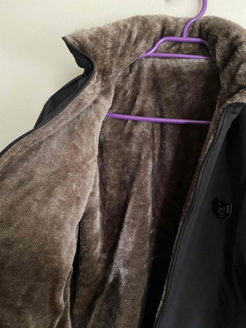 Chaqueta negra con interior peluche - 4