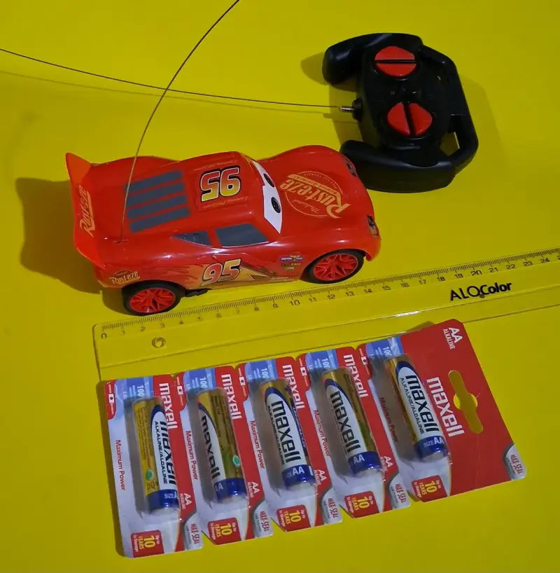 Auto a control remoto Rayo McQueen Con Pilas - 1