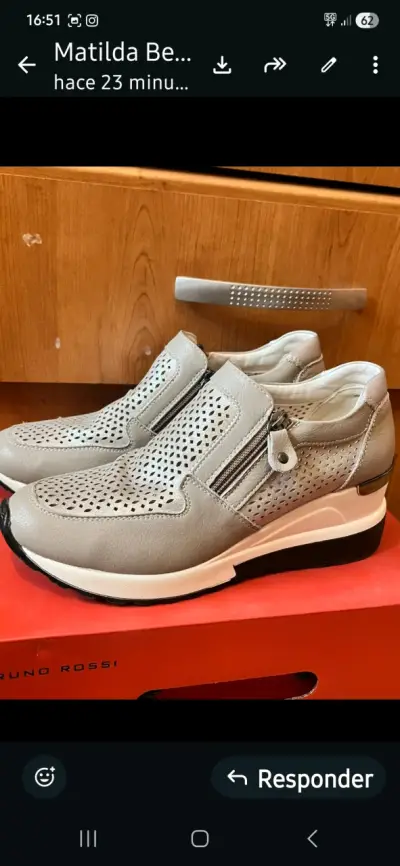 Zapatillas beige con perforaciones - miniatura 3