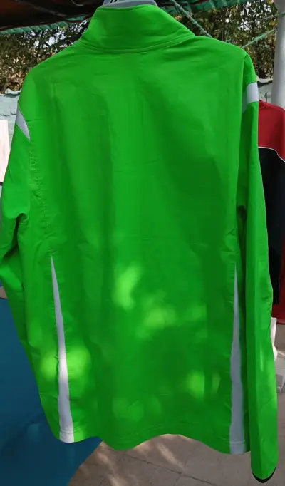 cortavientos oficial de Colo-Colo, fabricado por l - miniatura 1