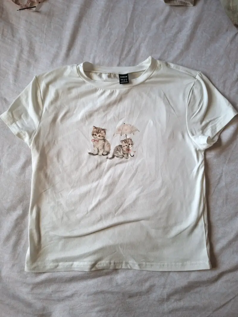 Polera blanca con gatitos - 1