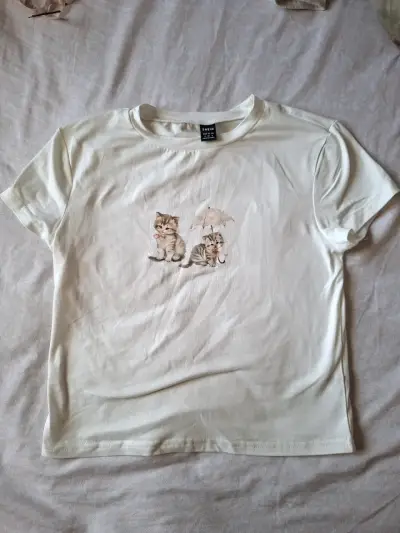 Polera blanca con gatitos - miniatura 1