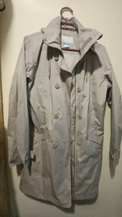 Gabardina gris con capucha - miniatura 1