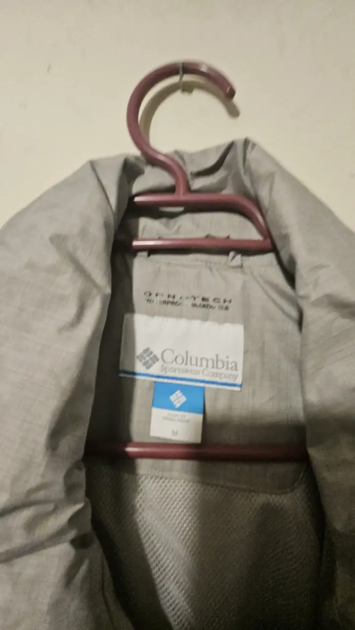 Gabardina gris con capucha - 2