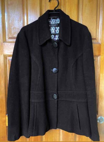 Abrigo negro elegante - miniatura 1