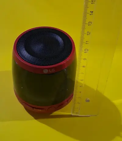 Parlante portátil LG rojo - miniatura 1