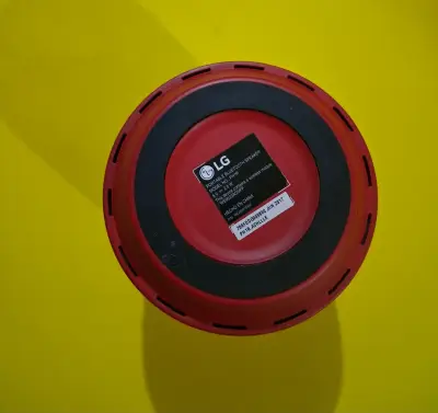 Parlante portátil LG rojo - miniatura 2