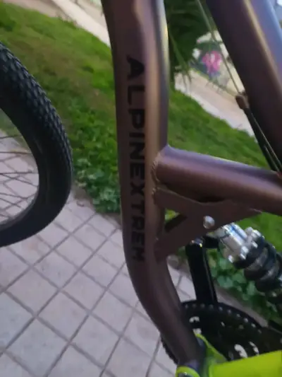 Bicicleta de montaña negra y verde - miniatura 4