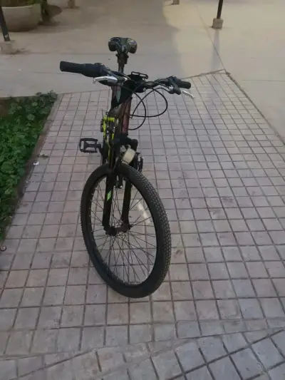 Bicicleta de montaña negra y verde - miniatura 5