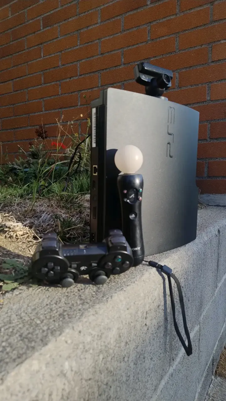 PlayStation 3 Super Slim - 2