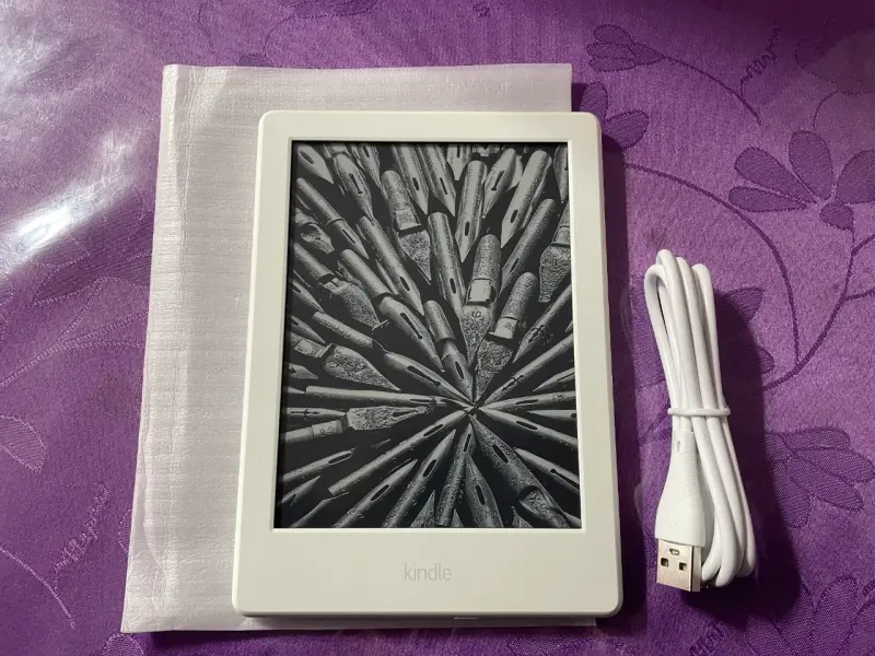 Kindle 8va gen E-reader blanco Amazon con cable - 1