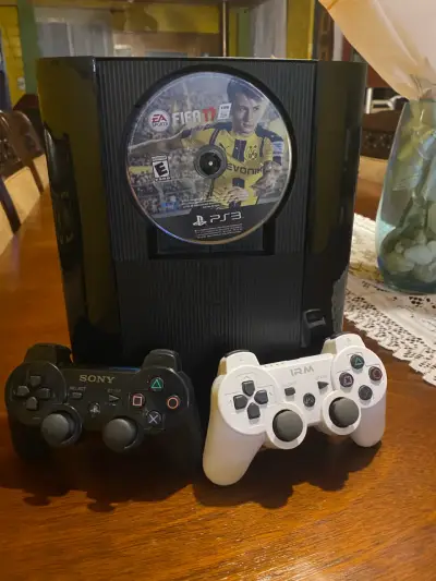 Consola PS3 con 2 controles y FIFA 17 - miniatura 1