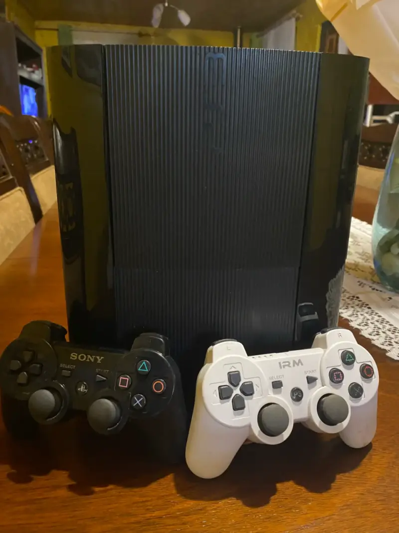 Consola PS3 con 2 controles y FIFA 17 - 3
