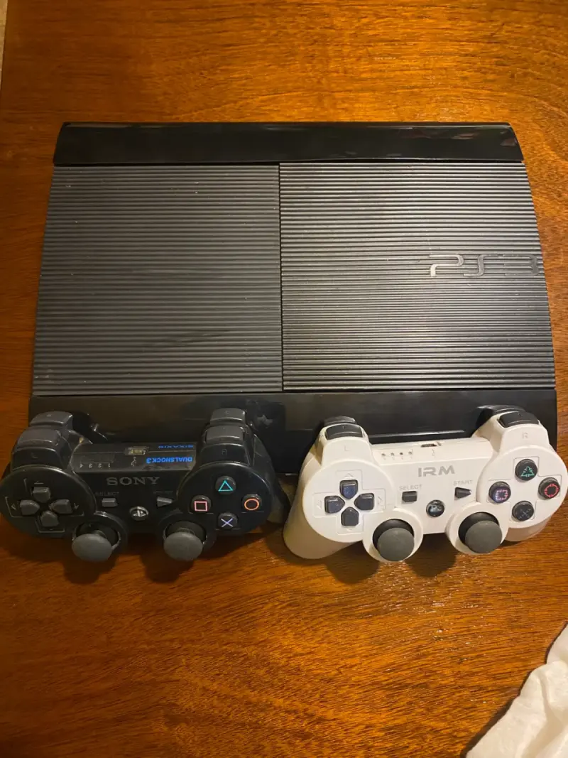 Consola PS3 con 2 controles y FIFA 17 - 5