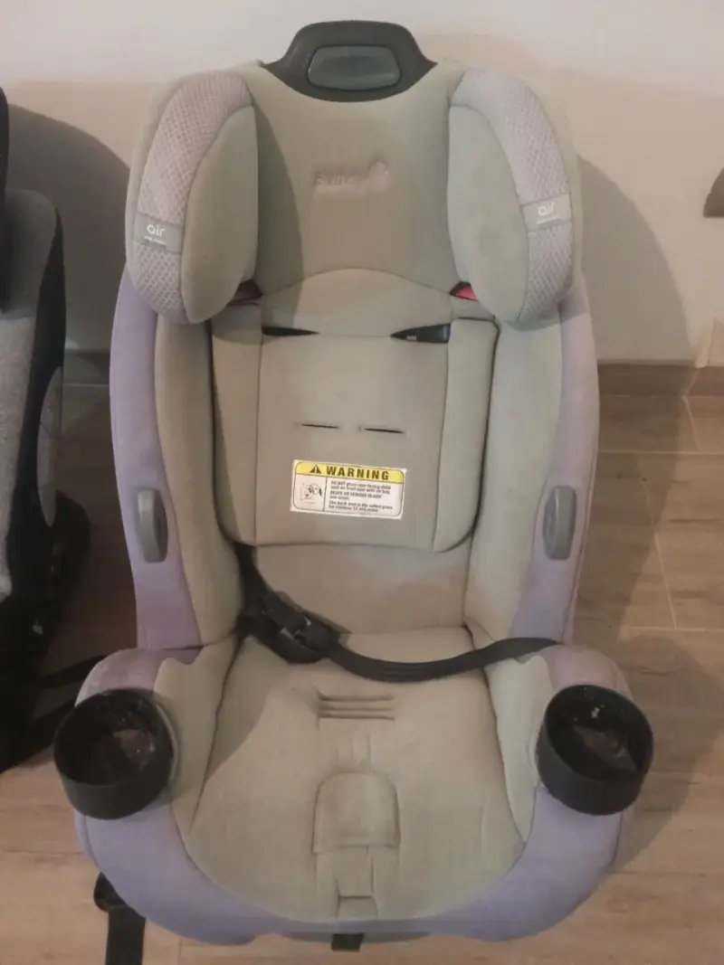 Silla de auto infantil gris - 1