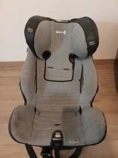Silla de auto infantil gris - miniatura 2
